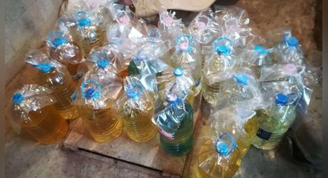 200 литра ракия без платен акциз задържаха митничари по обява в интернет