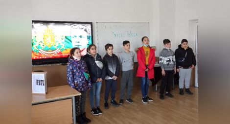 Ученици от ОУ „Христо Ботев“ в Ценово пресъздадоха разпита на Левски