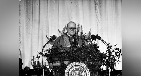 Уинстън Чърчил изнася прочутата си реч в Уестминстърския колеж във Фултън, Мисисипи.   Снимка: Интернет