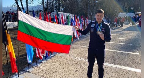 Теодор Цветков на световното първенство по зимно плуване в Словения, на което завоюва два бронзови медала на 1000 и 450 метра. Снимка: Личен профил във фейсбук