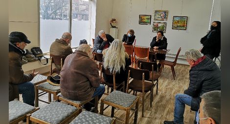 Кандидати за народни представители от листата на коалиция „БСП за България“ в Русе разговаряха с членове на Дружеството на художниците