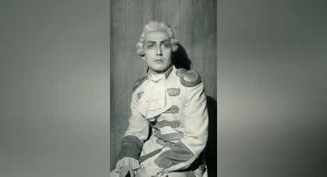 Симеон Ганев в ролята на Фердинанд в „Коварство и любов“ от Шилер, сезон 1954/1955 г.