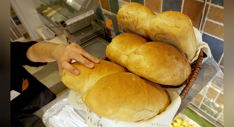 Прясно изпеченият хляб вреди на стомаха