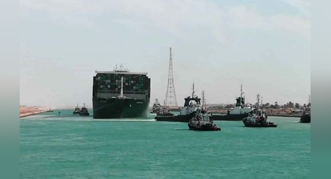 Евър Гивън тръгна, трафикът в Суецкия канал се възобновява
