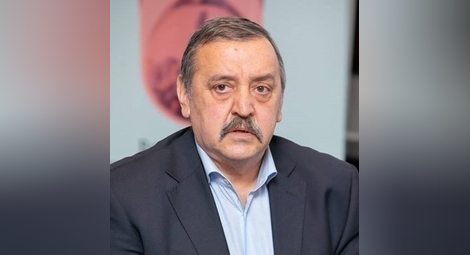 Проф. Кантарджиев: Яжте домати преди ваксина, помага срещу тромбози