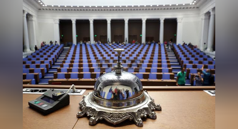 Парламент от 7 партии ни донесе Тройната коалиция