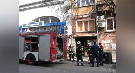Димящ комин събра две пожарни в центъра на Русе