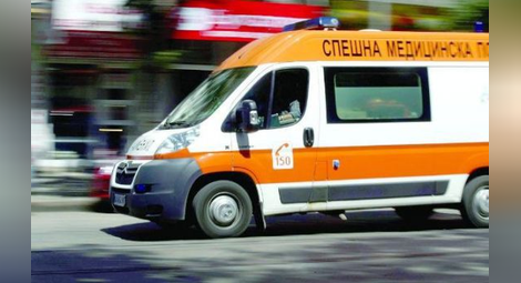 Мъж със симптоми на COVID-19 почина докато чака линейка (ВИДЕО)