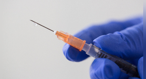 Свършват спринцовките за ваксините срещу COVID
