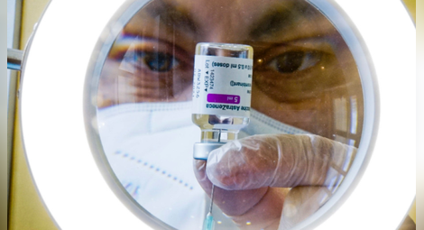 Нидерландия съобщава за повече ваксинирани с "АстраЗенека", получили тромбози