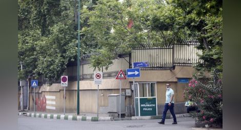 Швейцарски дипломат падна от 17-я етаж в Техеран