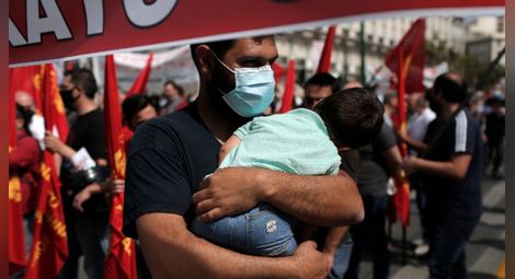 Транспортът в Гърция е блокиран заради стачка срещу промени в трудовото законодателство
