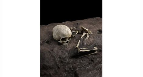 Погребение отпреди 78 000 години в Африка разкрива тайните си