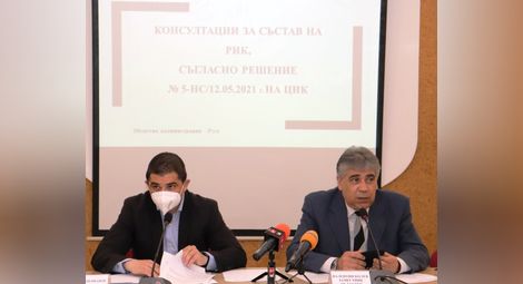 Зам.областният управител Валентин Колев и гл. секретар на областта Симеон Иванов. 			              Снимка: ОА