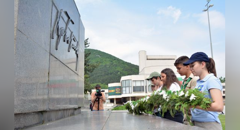 Почитаме Деня на Ботев и загиналите за свободата и независимостта на България