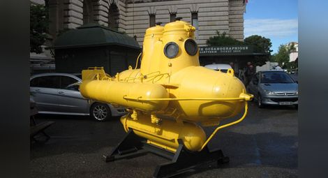 Първата подводна лодка днес е в музея в Монако