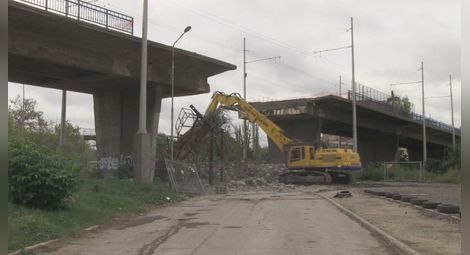 Предвиденият за пускане през февруари Сарайски мост ще почака още