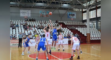 Баскетнадеждите пети и седми в България