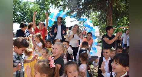 „Каолин“ подари напълно обновена площадка на децата в Глоджево