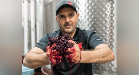 Българин, завършил УХТ, създаде собствена винарна в САЩ, „Кукери“ с множество награди зад океана /галерия/