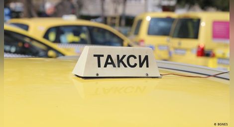 Дрогиран клиент на такси откаран в МВР след отказ да слезе пред дома си