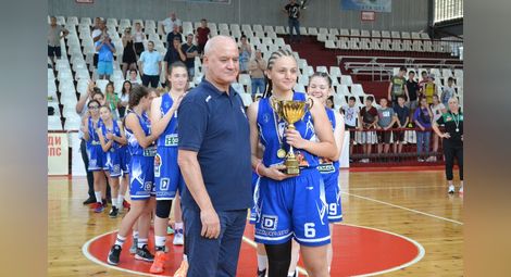 Баскетболистките на „Дунав 2016“ триумфираха с националната титла