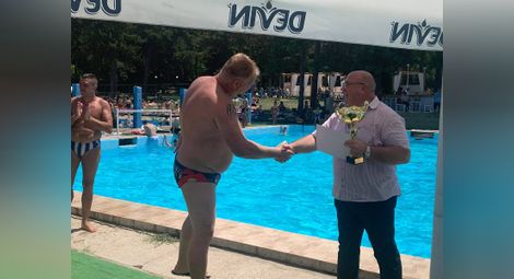 Германският "Юрдинген" спечели международния турнир по водна топка за ветерани „Иво Петров“ в Русе /галерия/