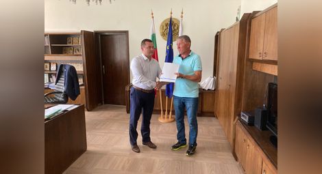 Кметът на Русе награди бронзовия медалист по академично гребане Лазар Пенев