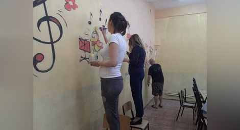 Заради фототапет унищожиха стенопис на русенски художник в „Иван Вазов“