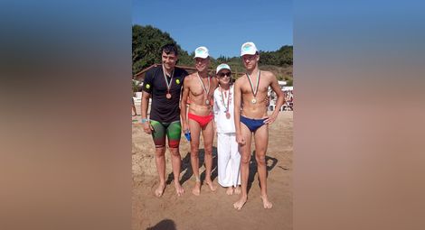 Теодор и Валентин Цветкови подкрепиха благотворителен плувен маратон в Бургас