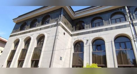 Тиксо държи да не падат плочи от фасадата на Административния съд