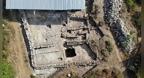 Археолози откриха средновековни тъкачни станове в Червенската крепост