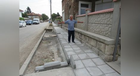 Първи провали на пътя Русе-Кубрат: Тротоари за един човек и плочки над нивото на вратите в Червена вода