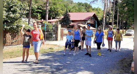 Децата от „Милосърдие“ играха  на воля в балканското село Дрента