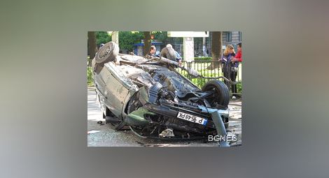 Зрелищна катастрофа с крадена кола на Великден в Русе