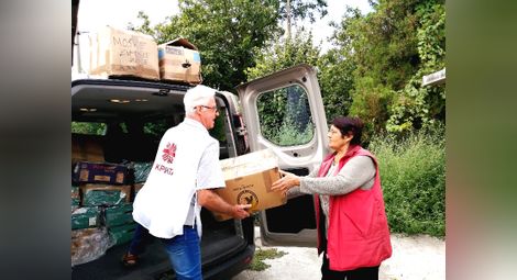 За пореден път Каритас Русе дари дрехи на възрастни хора в община Иваново
