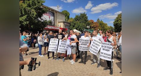 Ресторантьори поискаха свобода за бизнеса на протестно шествие