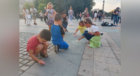 Деца рисуваха на площада мечтите си за чист въздух в Русе