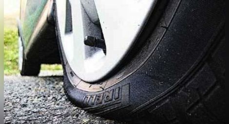 Вандали нарязаха 10 гуми на шест коли в „Дружба 1“