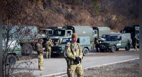 Войници от КФОР са на границата между Косово и Сърбия