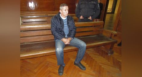 Александър Юлиянов в съда в Русе. 