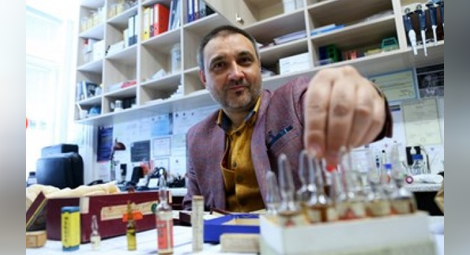 Проф. Андрей Чорбанов показа прототипа на българската ваксина срещу КОВИД