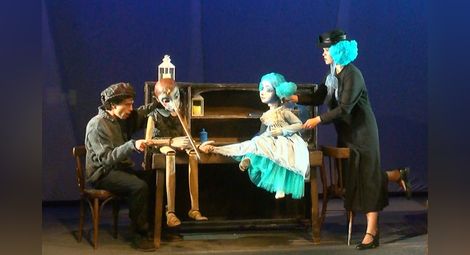 Сцена от спектакъла „Пинокио“ на Кукления театър.                                                 Снимка: Архив