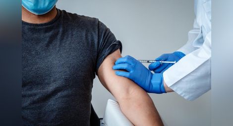 Бившата Втора поликлиника на улица "Борисова" в Русе отваря "зелен коридор" в събота