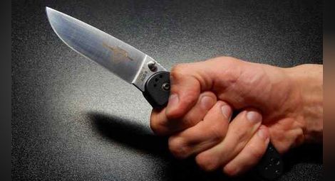 Дрогиран налетял с нож на непознат заради опит да го помири с бащата на приятелката му