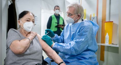 Започва безплатната противогрипна ваксинация на хората над 65 години