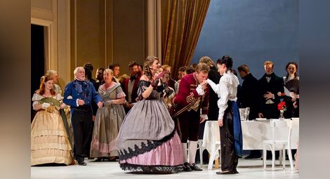 Ноември започва за операта с „Травиата“, която ще се играе на Голямата сцена в Доходното. Снимка: Русенска опера