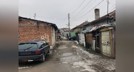 ВМРО подхваща незаконното строителство и неграмотността в ромските махали