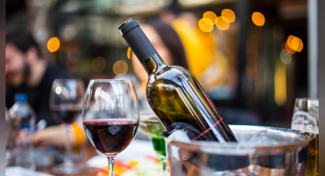 Някои от най-големите митове за виното, които пилеят парите ви