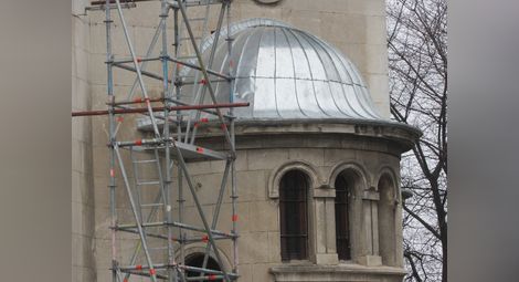 „Света Петка“ посреща Рождество с ремонтирани куполи и нов вход